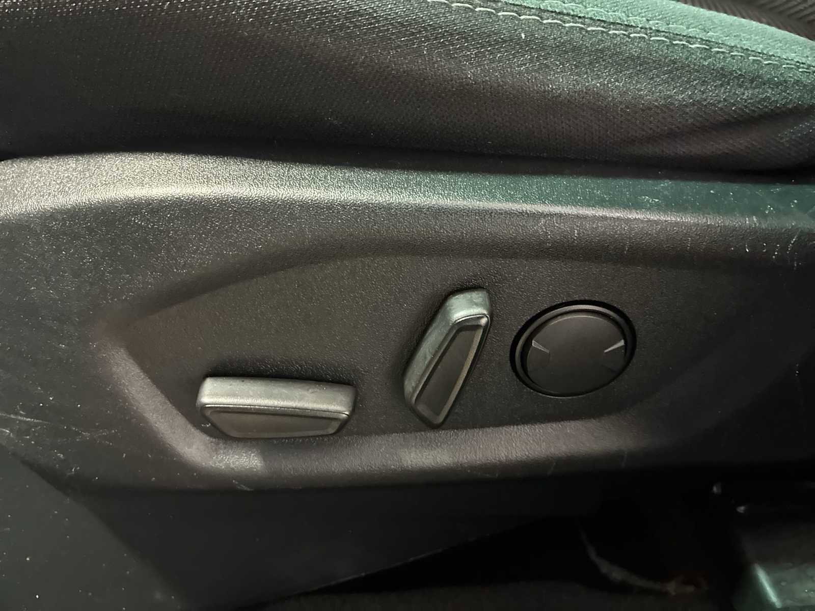 Used 2019 Ford Explorer XLT w/ Equipment Group 201A image 14