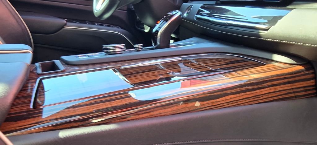 Used 2021 Cadillac Escalade Premium Luxury w/ Performance Package image 32