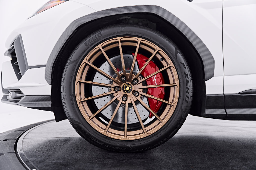 Used 2023 Lamborghini Urus Performante AWD/4WD image 3