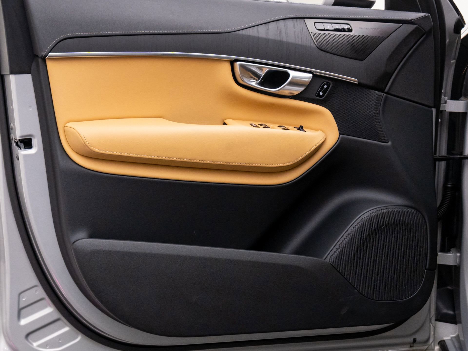 Used 2024 Volvo XC90 B6 Ultimate image 14