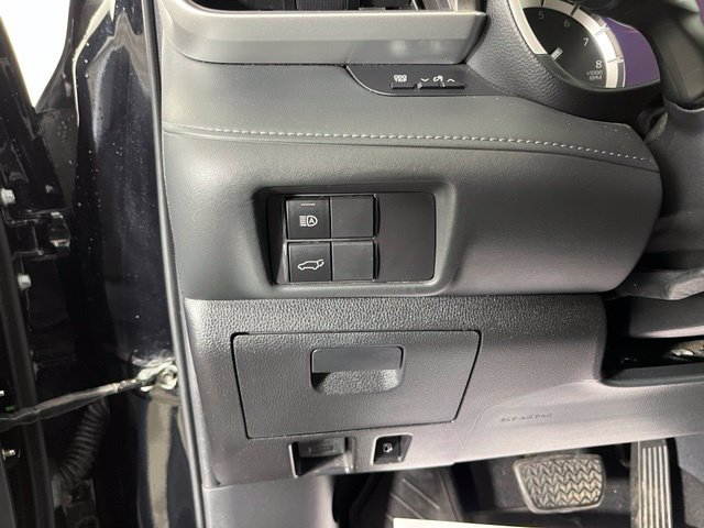 Used 2022 Toyota Highlander XLE AWD/4WD image 16
