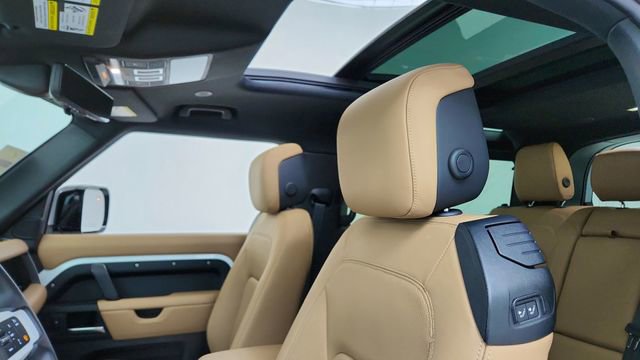 Used 2025 Land Rover Defender 90 X-Dynamic SE image 27