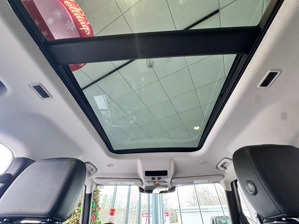 Used 2023 Land Rover Defender 110 S image 31