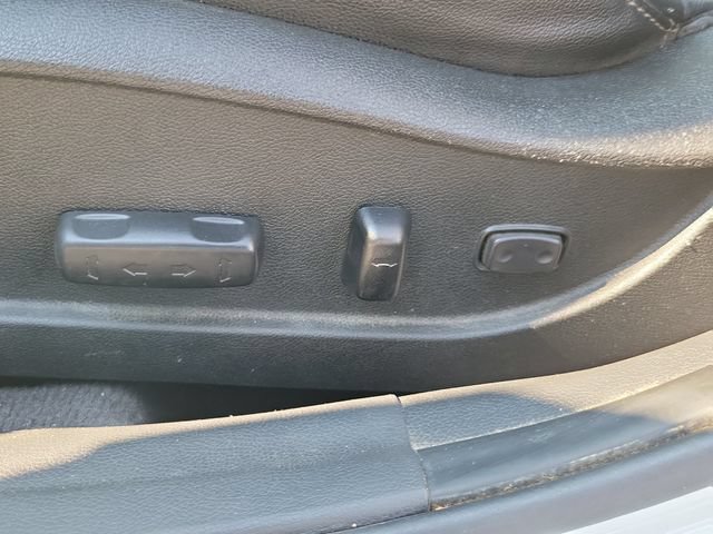 Used 2014 Hyundai Elantra Limited w/ Option Group 03 FWD image 21