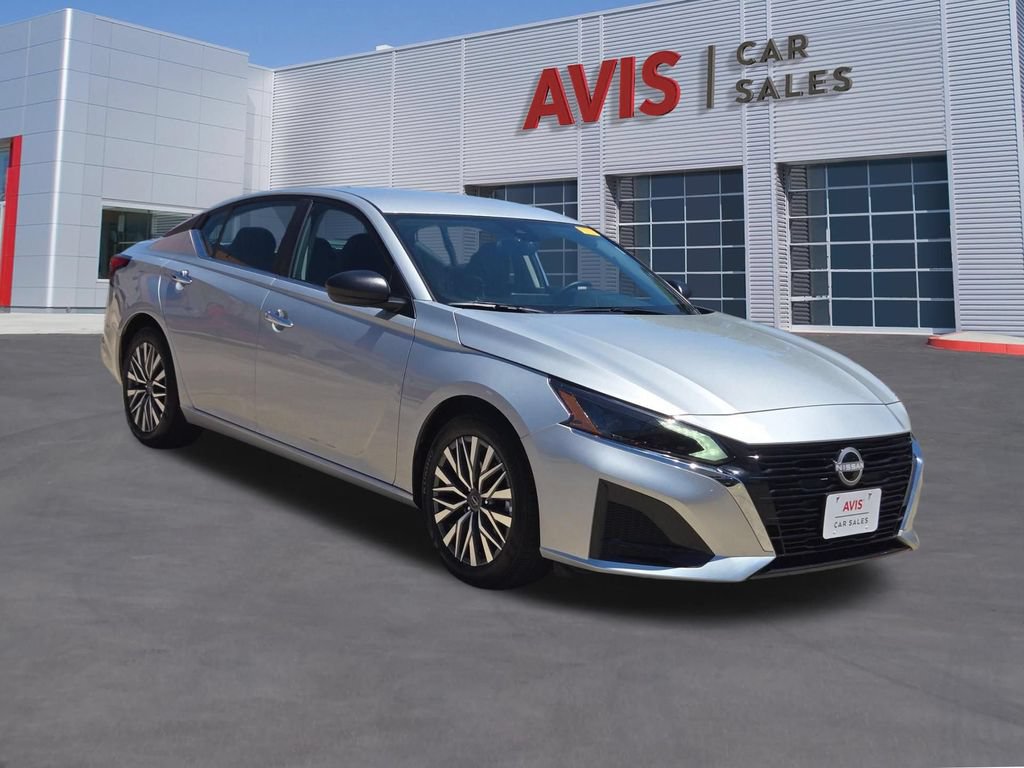 Used 2025 Nissan Altima 2.5 SV FWD image 9