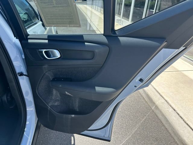 Certified 2025 Volvo XC40 B5 Core AWD/4WD image 12