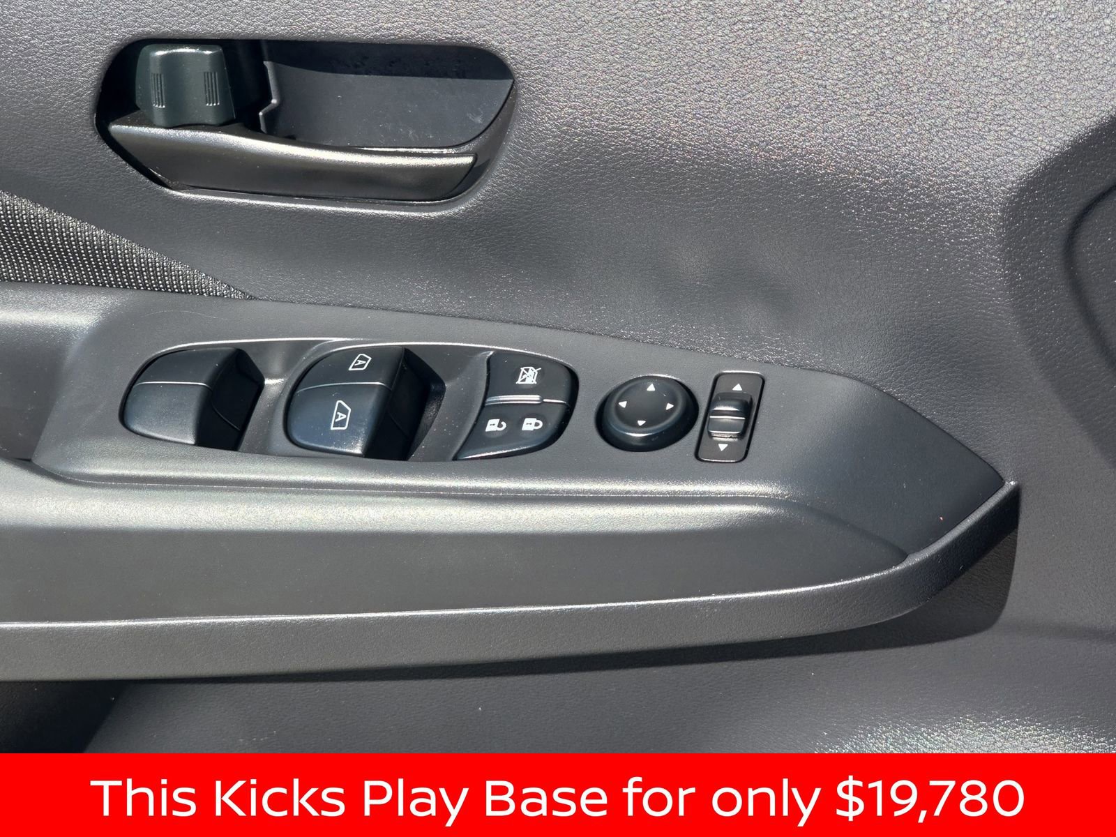 Used 2025 Nissan Kicks Play S image 32