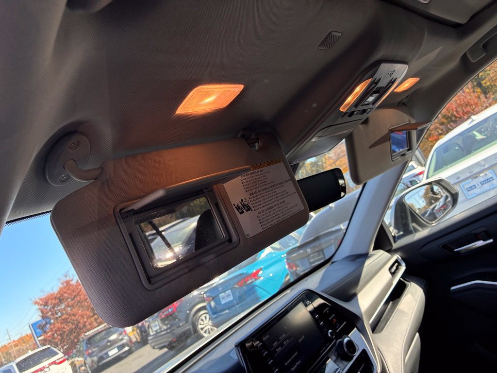 Used 2021 Toyota Highlander XLE AWD/4WD image 49
