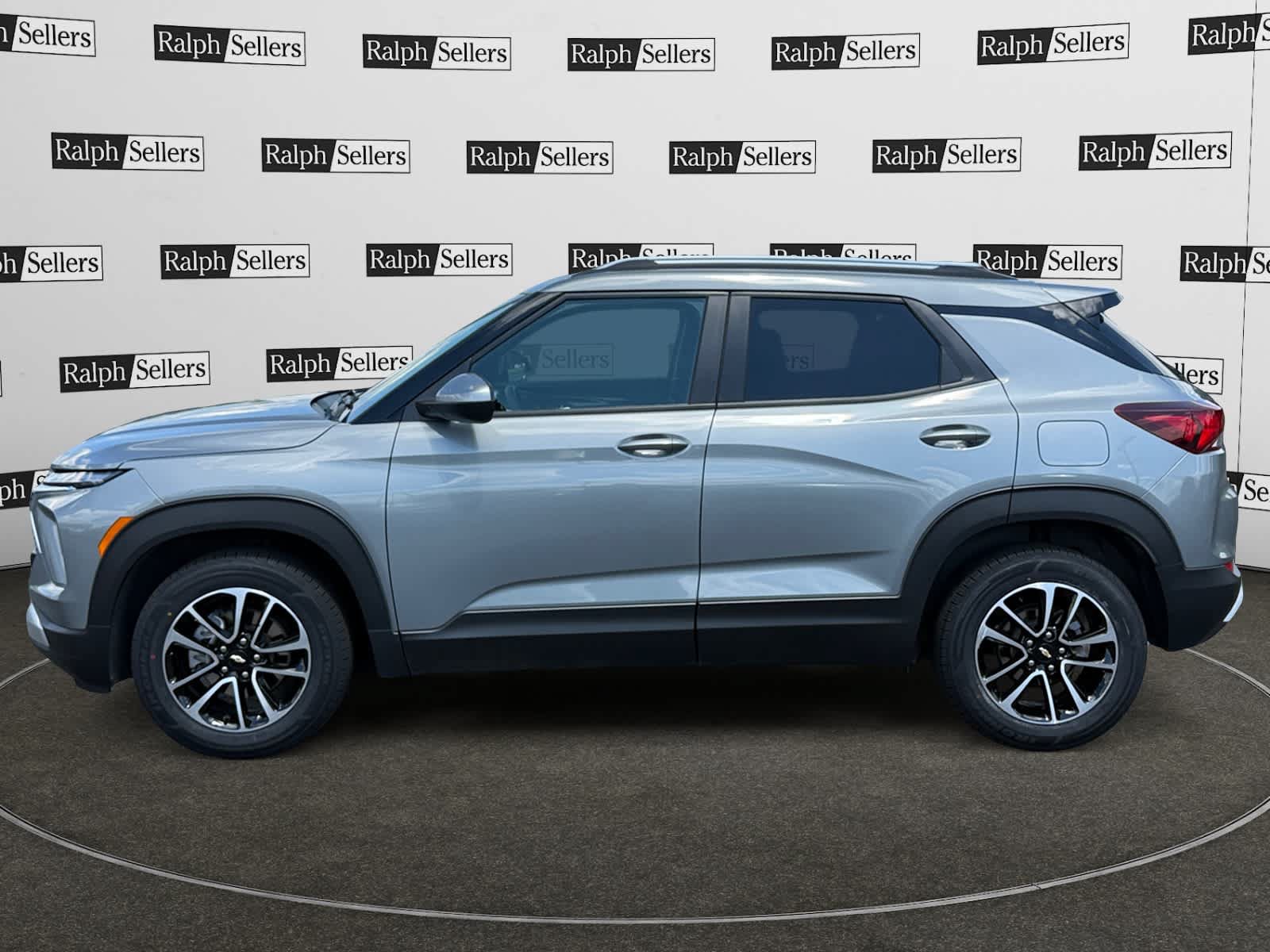 Used 2025 Chevrolet TrailBlazer LT AWD/4WD image 3