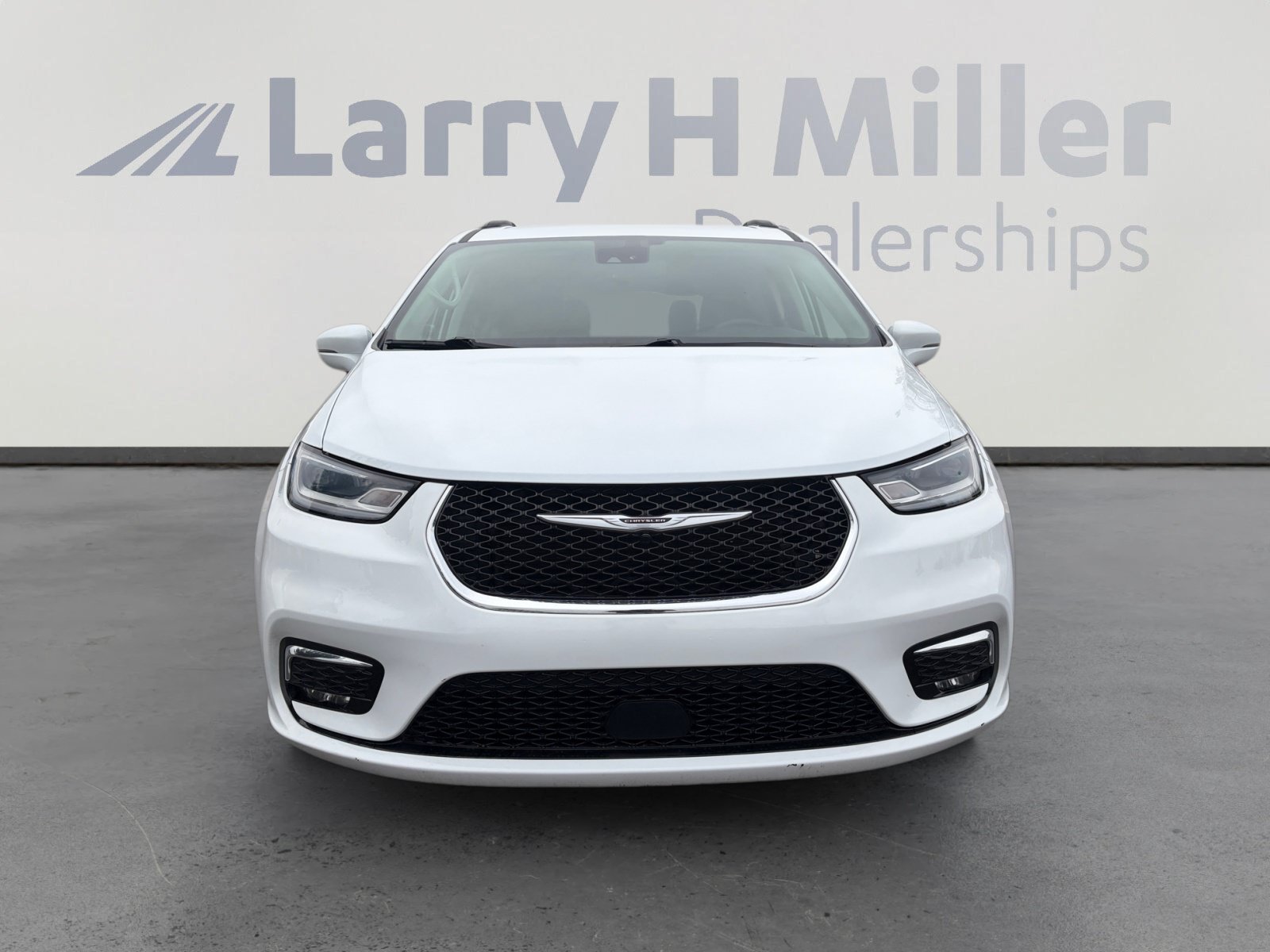 Used 2022 Chrysler Pacifica Touring-L FWD image 8