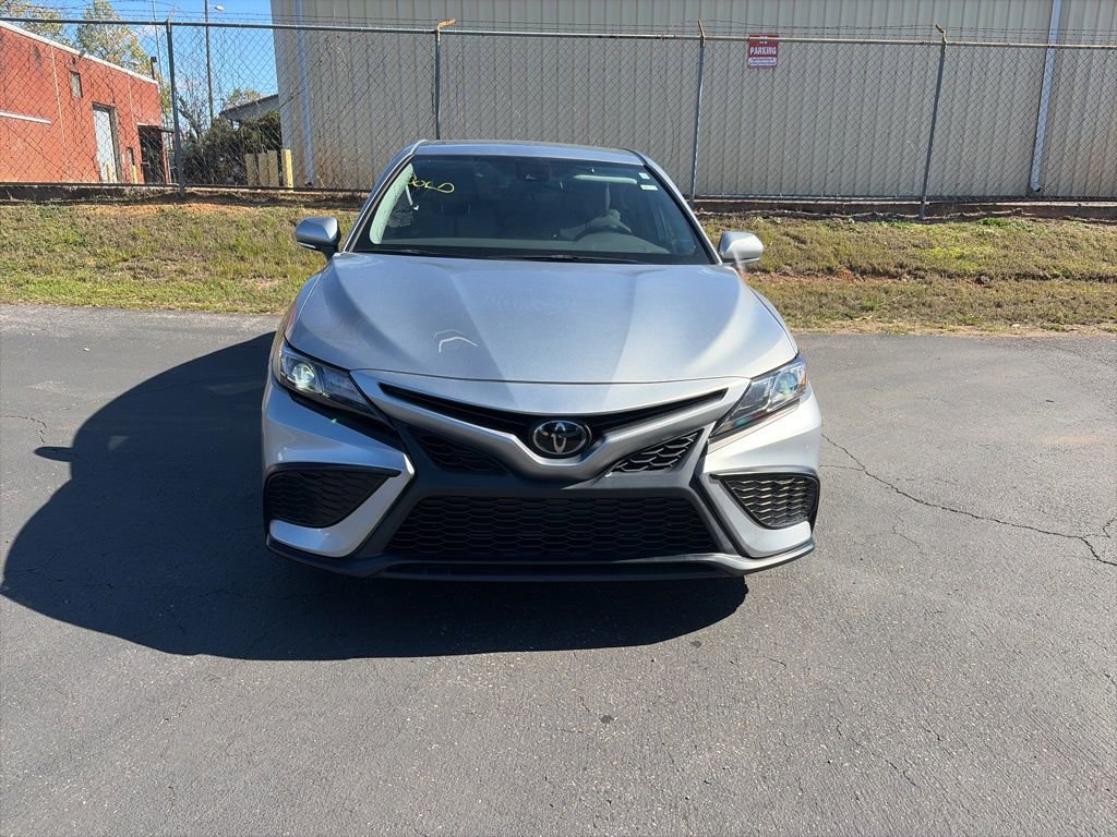 Used 2023 Toyota Camry SE image 2
