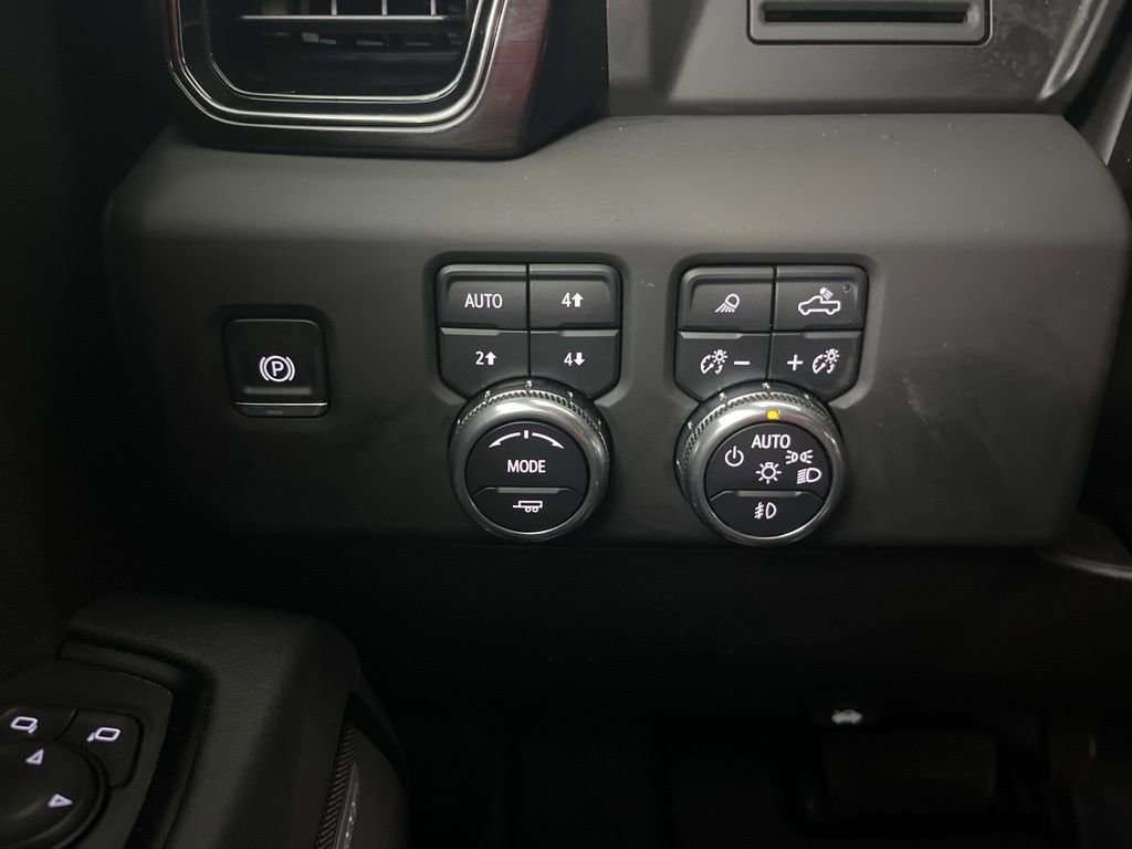 Used 2025 GMC Sierra 1500 AT4 image 61