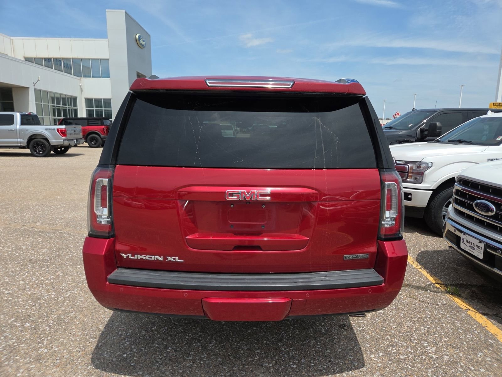 Used 2015 GMC Yukon XL SLT w/ HD Trailering Package AWD/4WD image 4