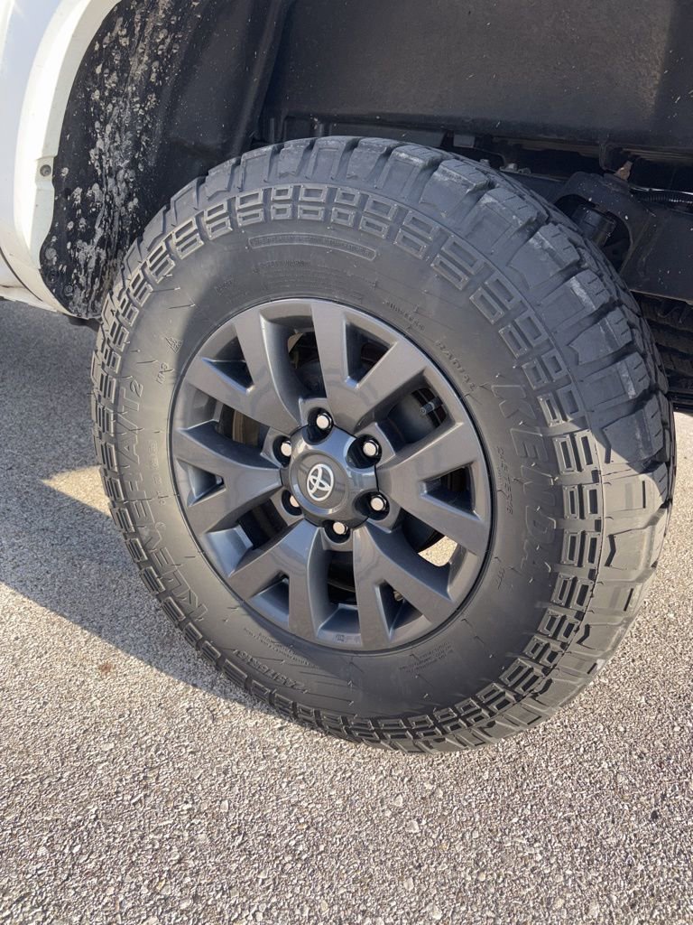 Used 2023 Toyota Tacoma SR5 w/ Technology Package AWD/4WD image 5