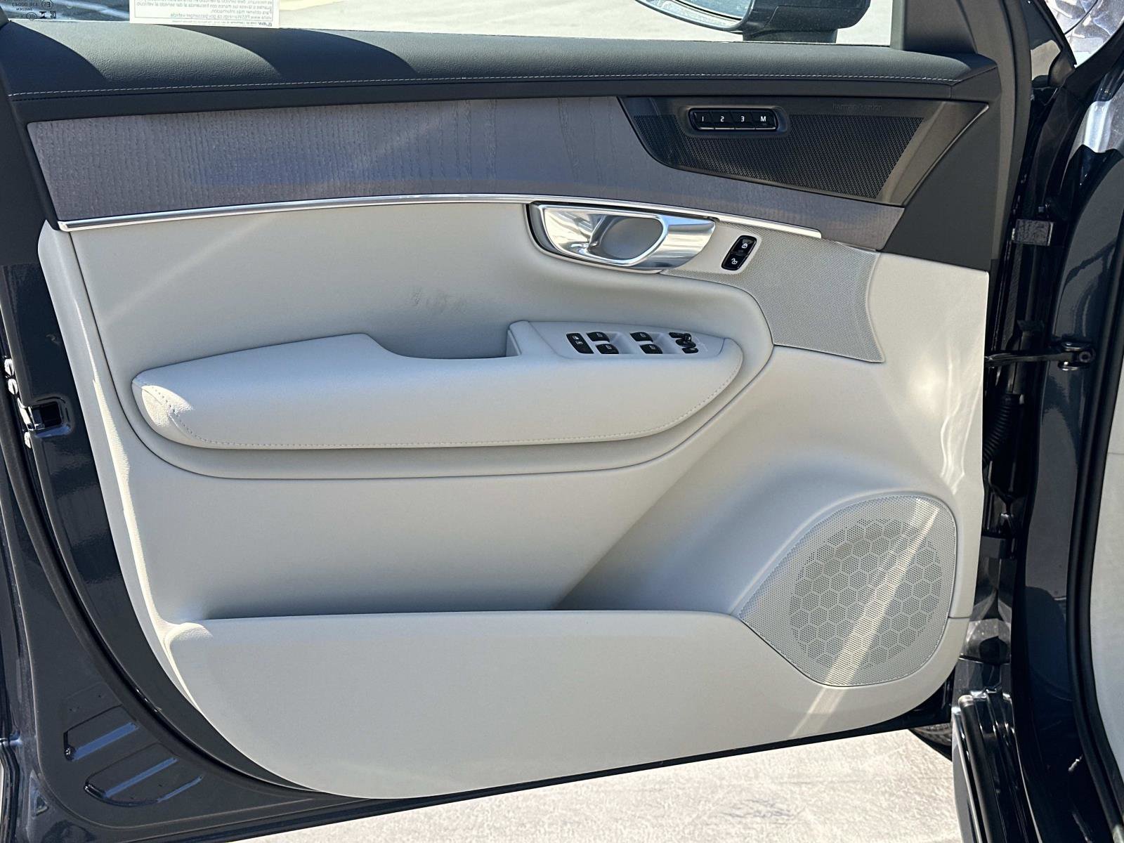 New 2026 Volvo XC90 T8 Ultra w/ Protection Package Premier image 11