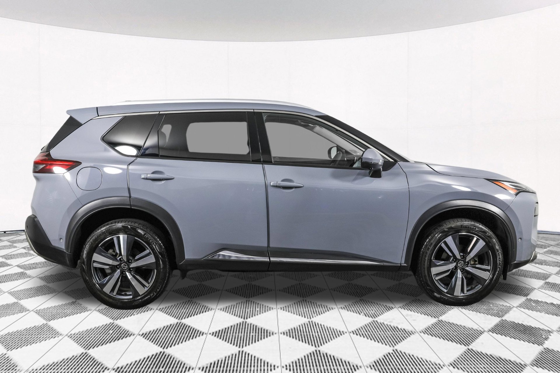 Used 2021 Nissan Rogue Platinum AWD/4WD image 17