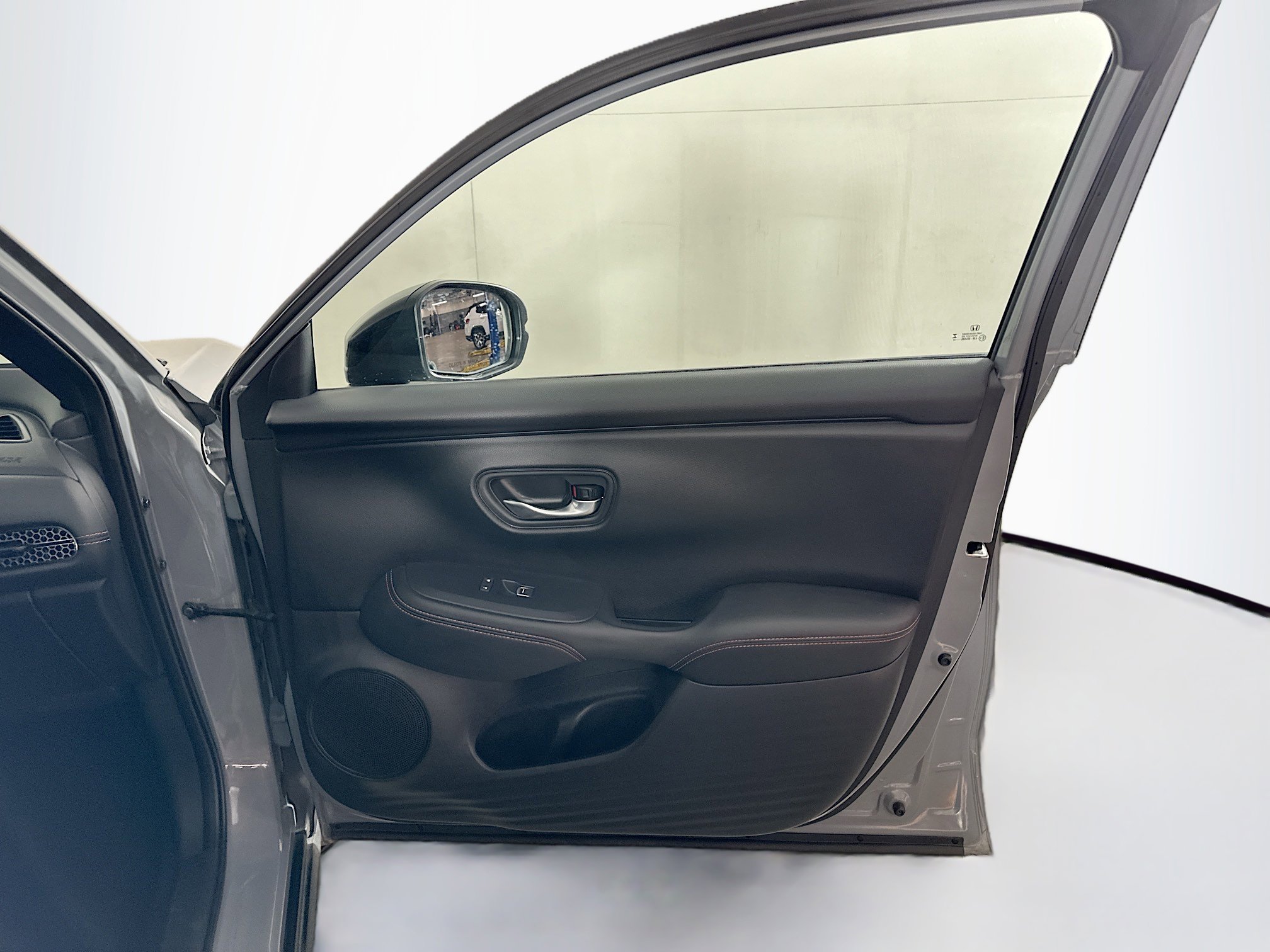 Used 2025 Honda HR-V Sport image 30