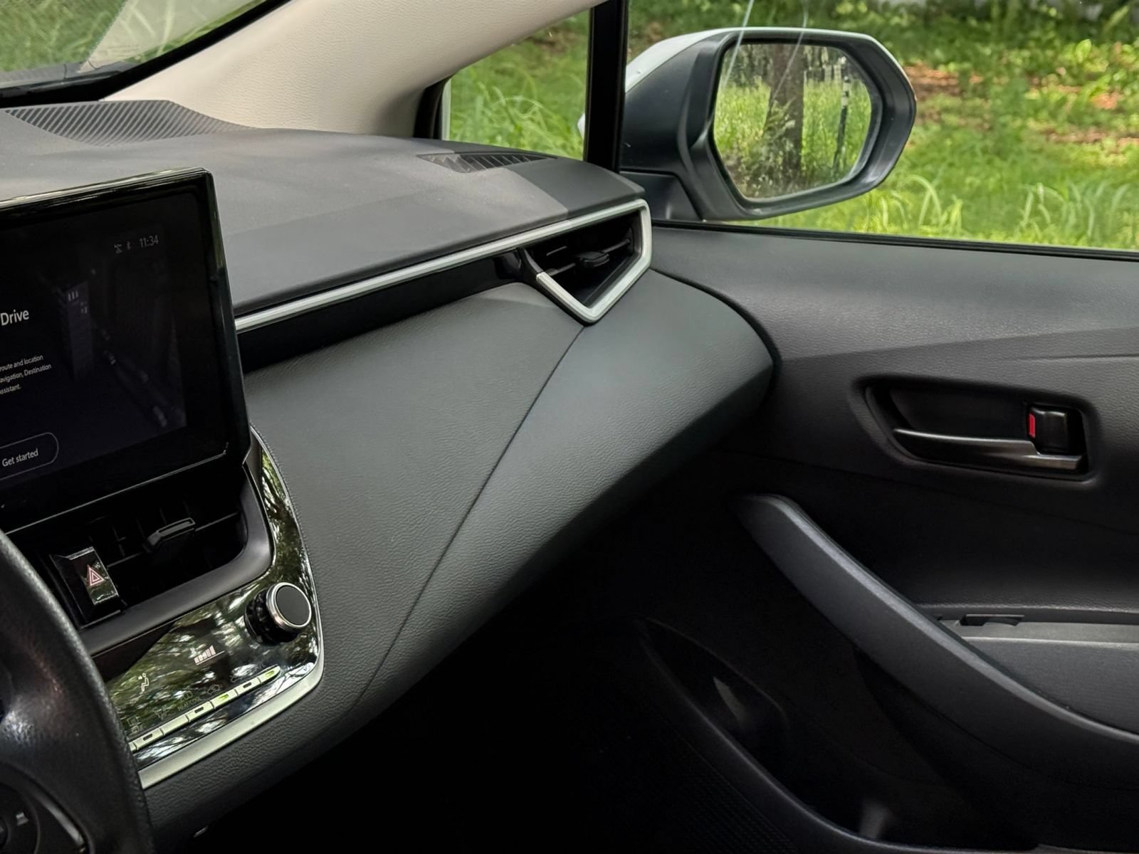Used 2025 Toyota Corolla LE FWD image 31
