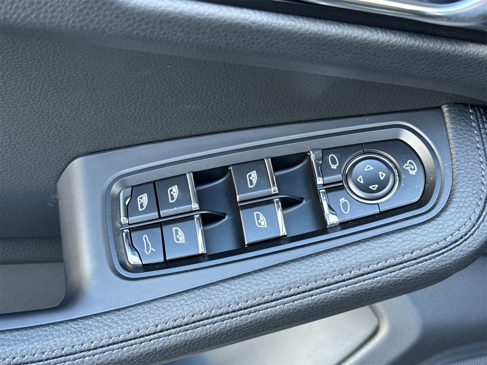 New 2026 Porsche Macan image 13