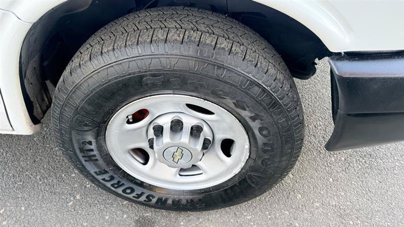 Used 2011 Chevrolet Express 2500 RWD image 21
