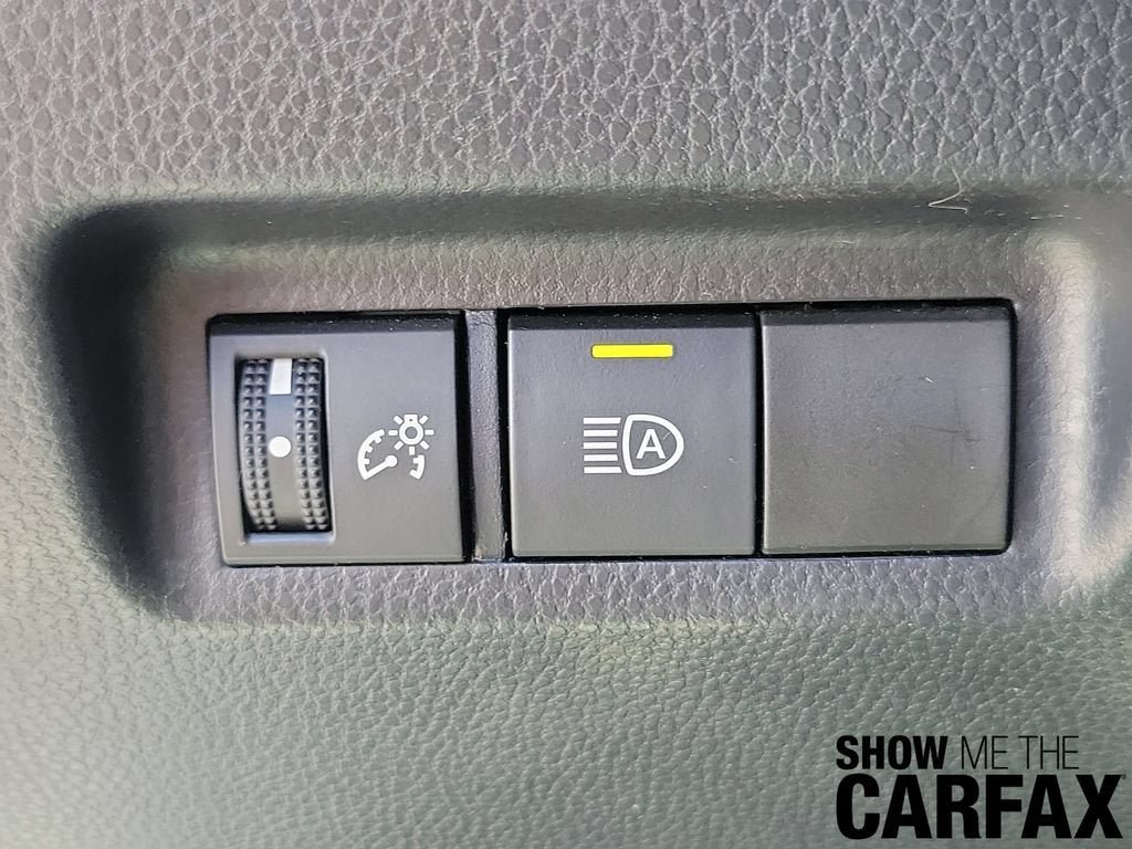 Used 2019 Toyota RAV4 XLE AWD/4WD image 19