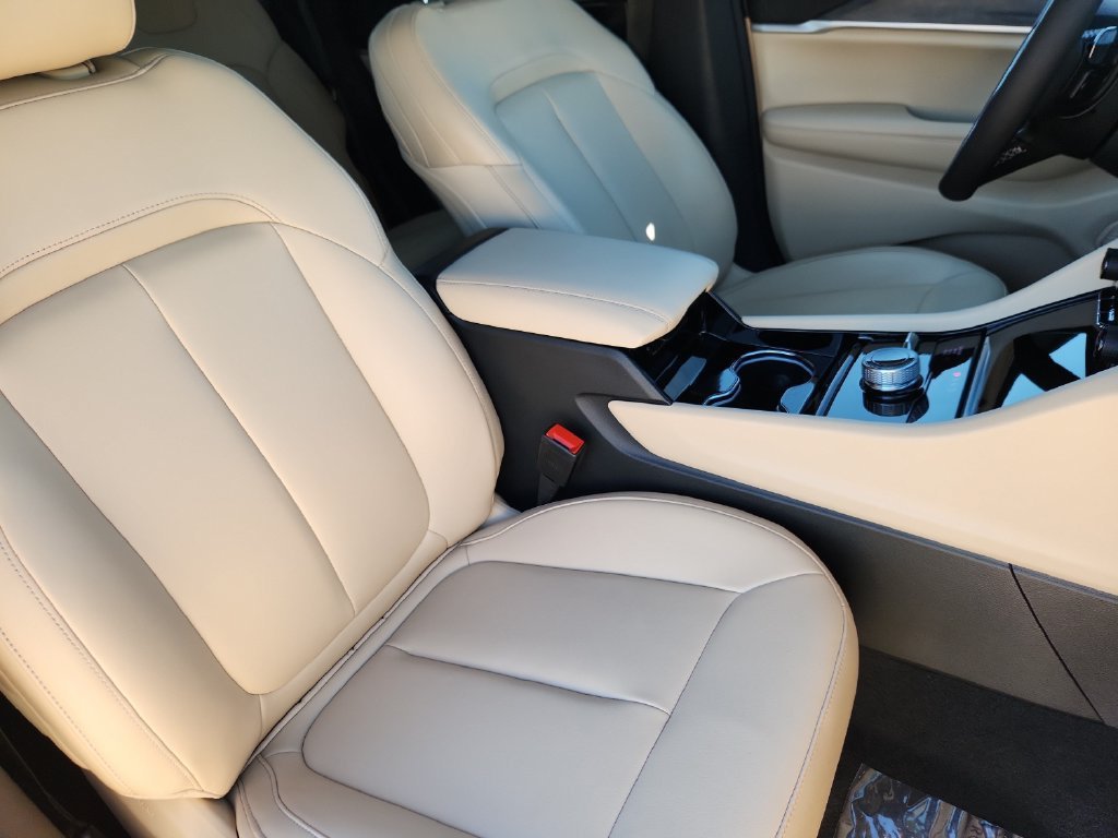 Used 2023 Jeep Grand Cherokee Limited AWD/4WD image 13
