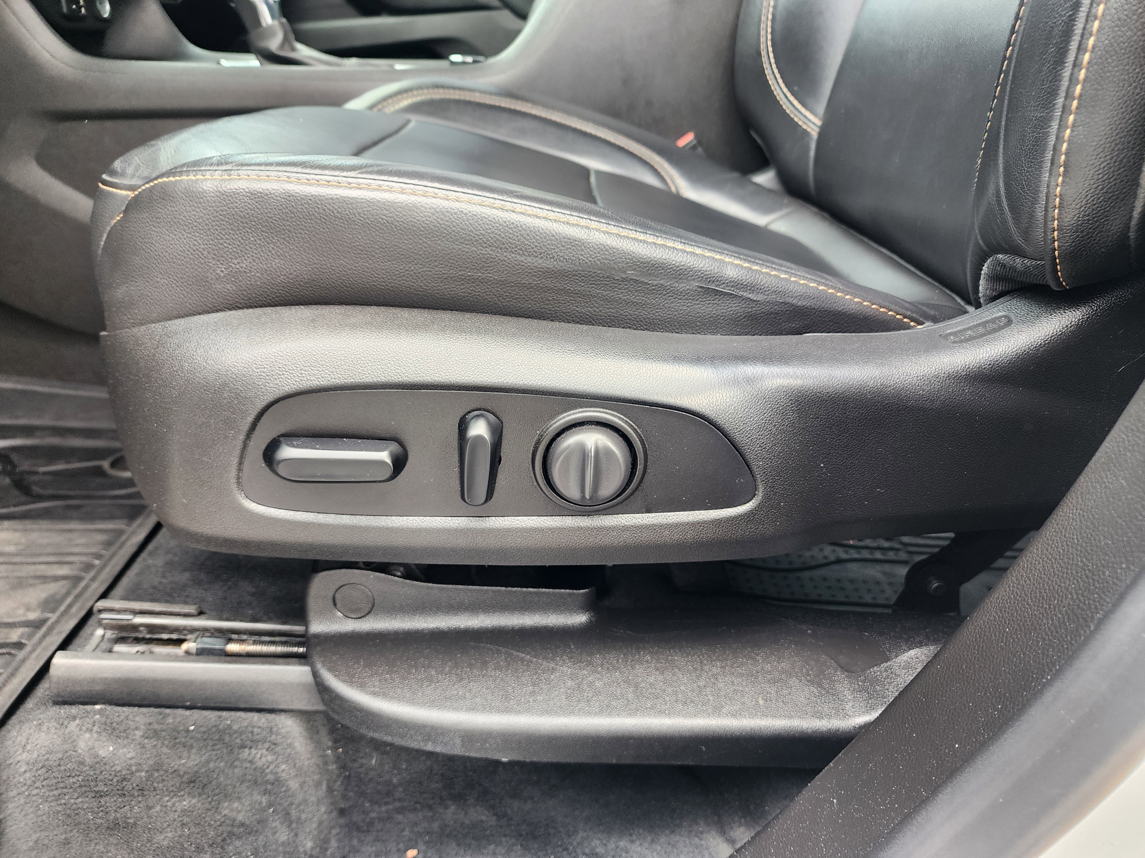 Used 2021 Chevrolet Traverse RS image 23