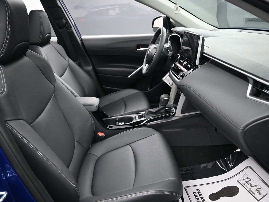 Used 2025 Toyota Corolla Cross XLE w/ Convenience Package FWD image 33