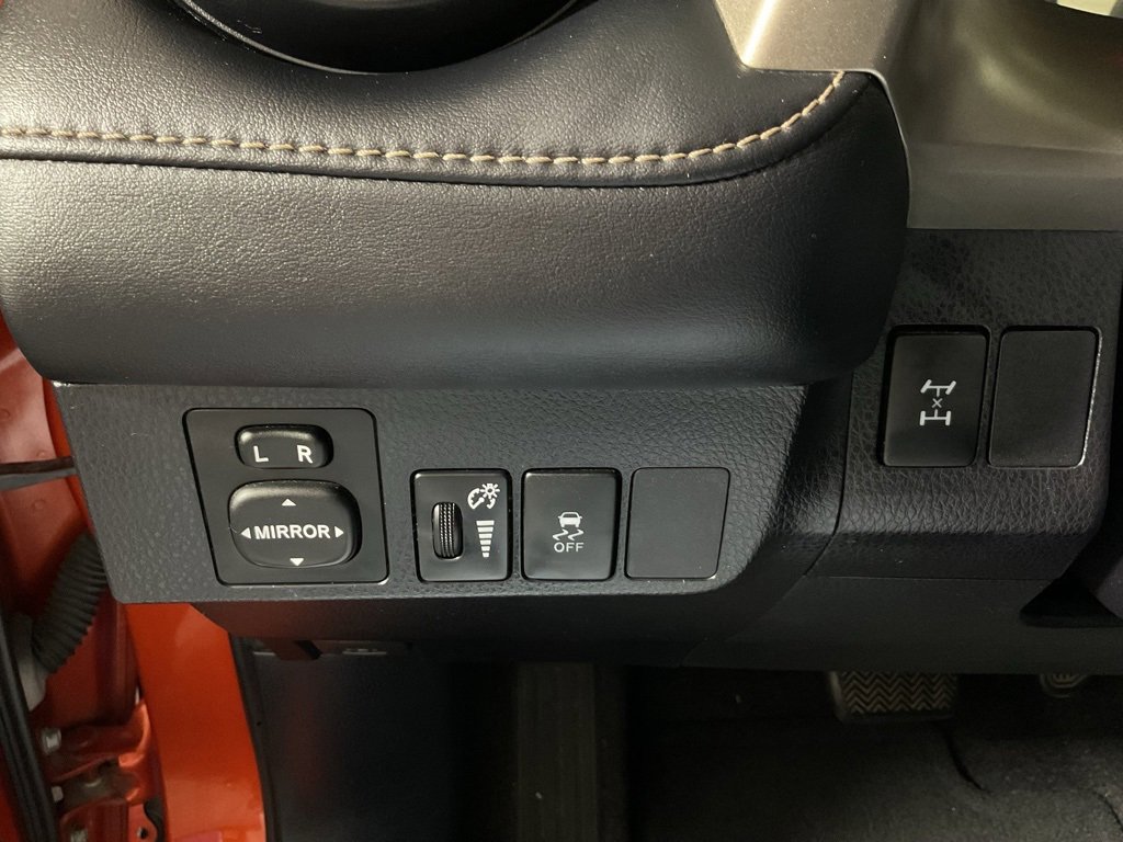 Used 2015 Toyota RAV4 XLE image 24