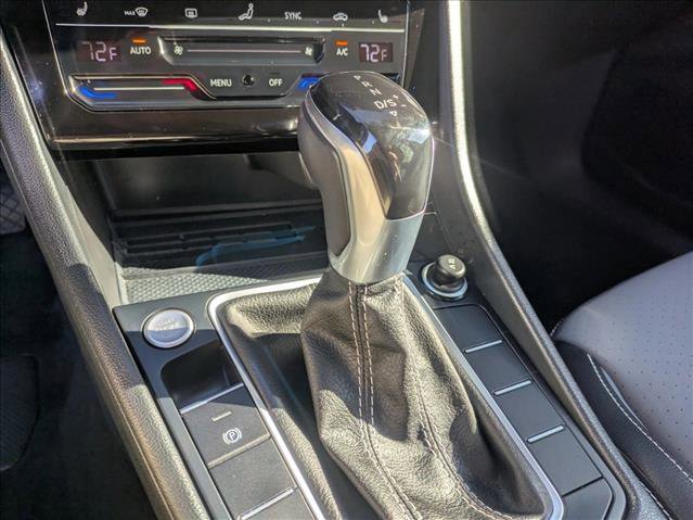 Used 2025 Volkswagen Jetta SE FWD image 11