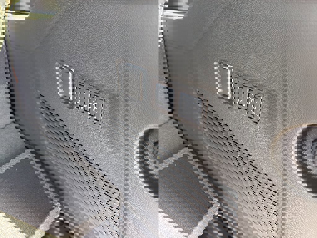 New 2026 Chevrolet Suburban High Country image 32