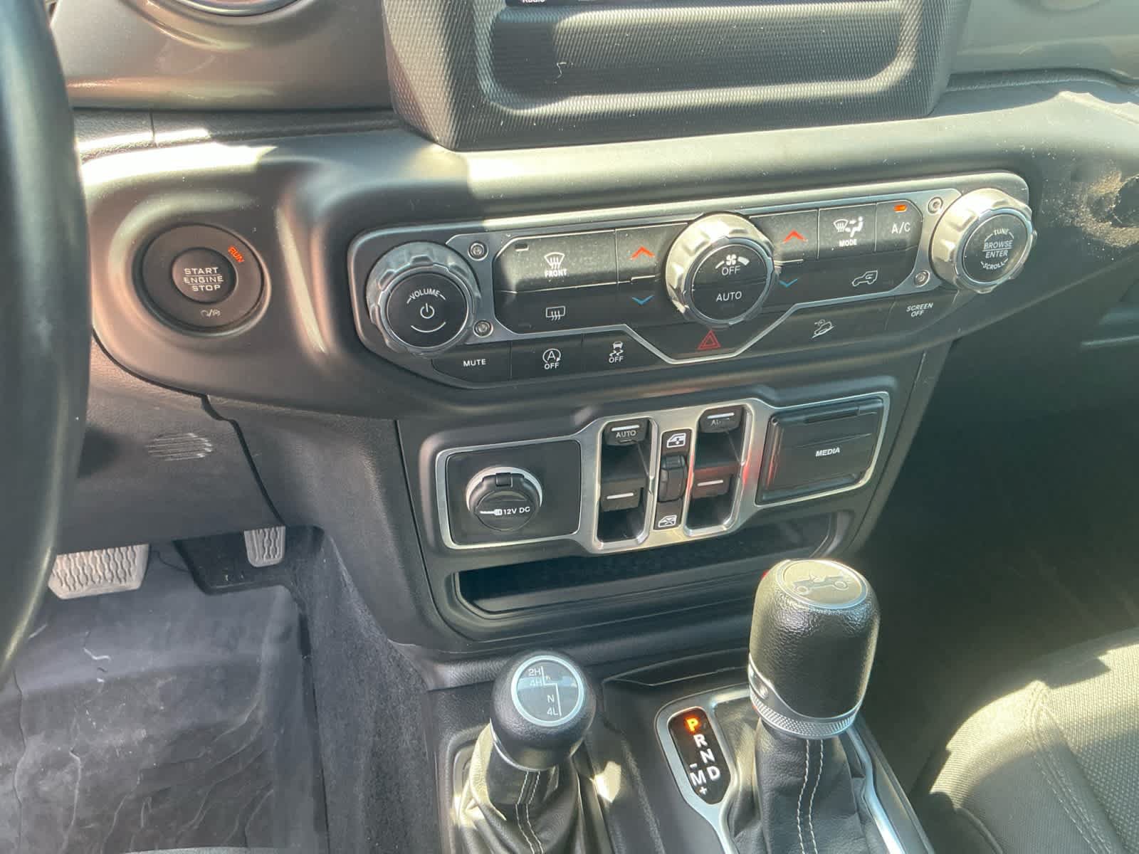 Used 2018 Jeep Wrangler Unlimited Sahara w/ LED Lighting Group AWD/4WD image 23
