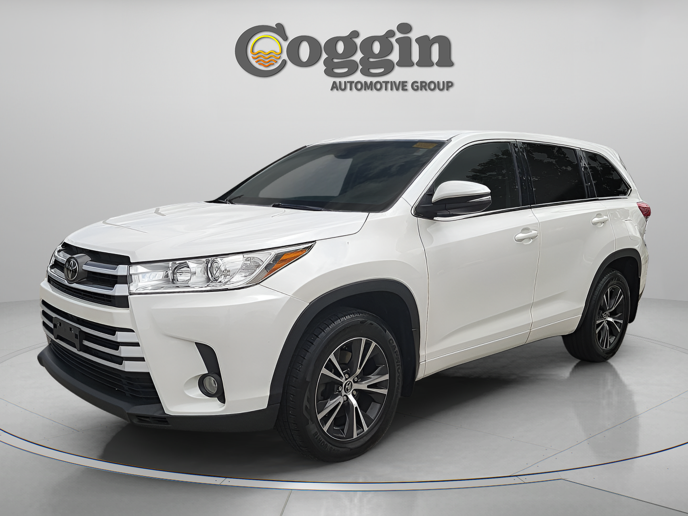 Used 2018 Toyota Highlander Plus AWD/4WD image 1