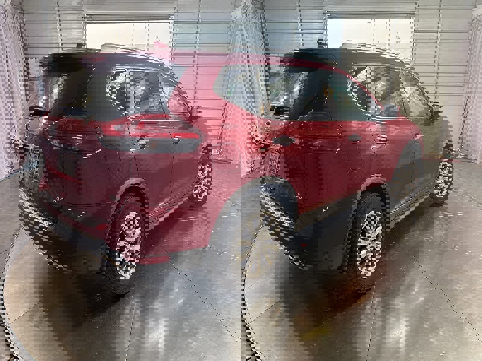 Used 2017 Nissan Rogue SV image 4