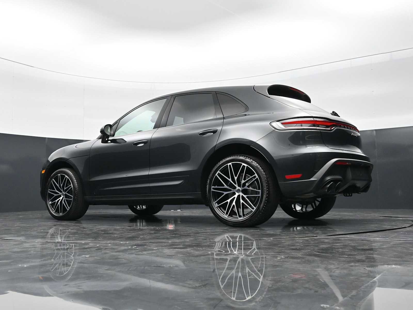 Certified 2025 Porsche Macan Turbo AWD/4WD image 40