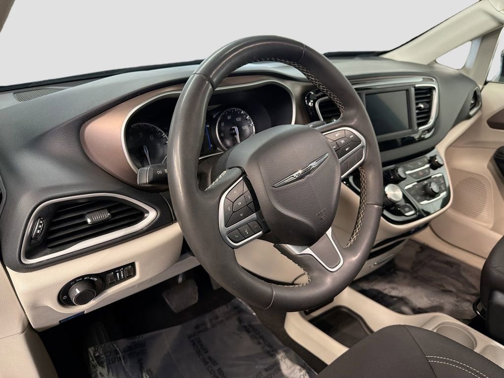 Used 2023 Chrysler Voyager LX FWD image 12