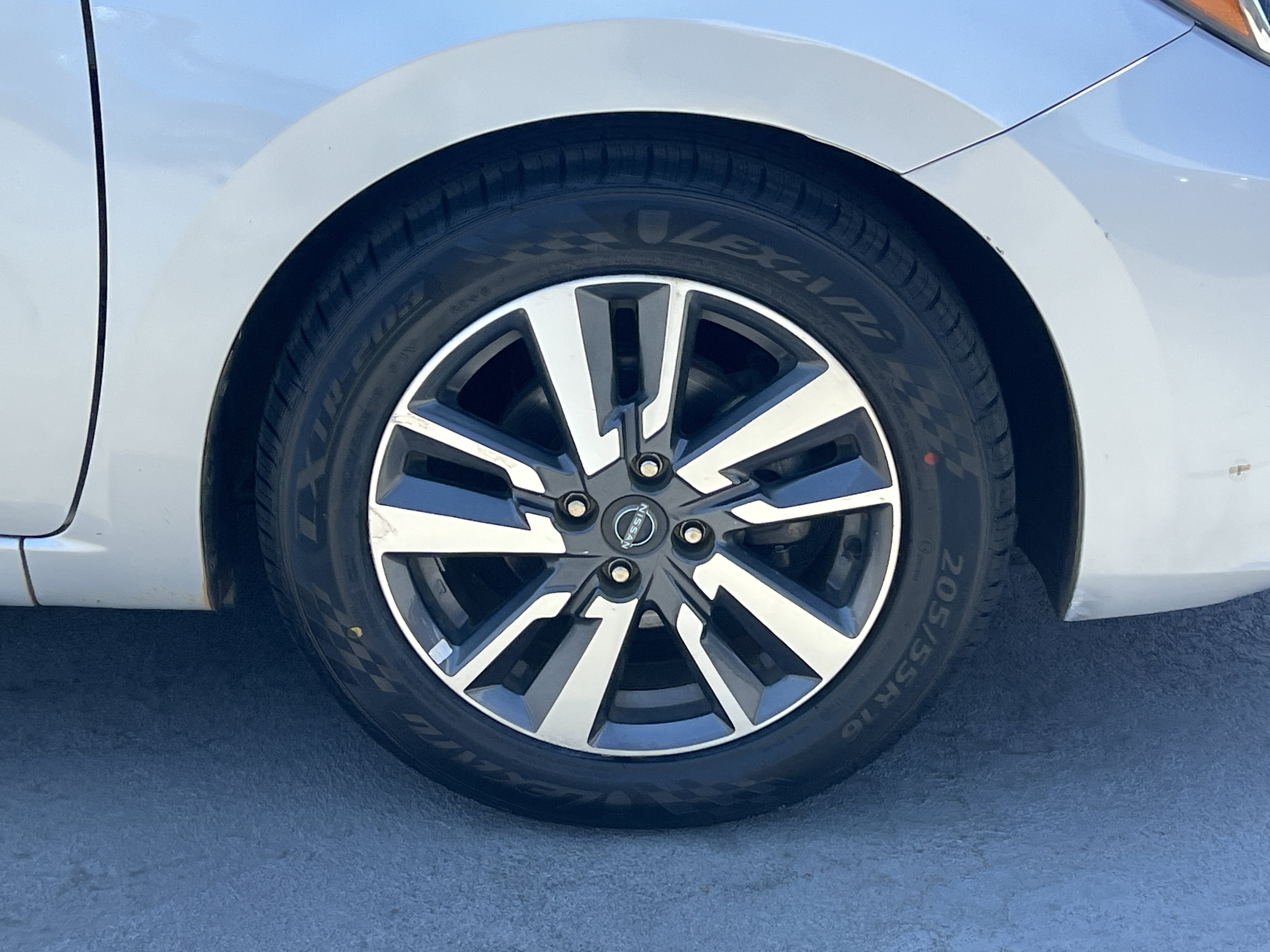 Used 2023 Nissan Versa SV FWD image 13
