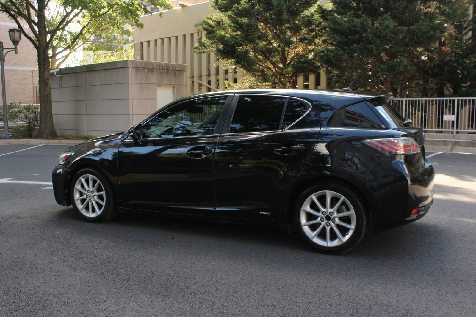 Used 2011 Lexus CT 200h Premium w/ Leather Pkg FWD image 8