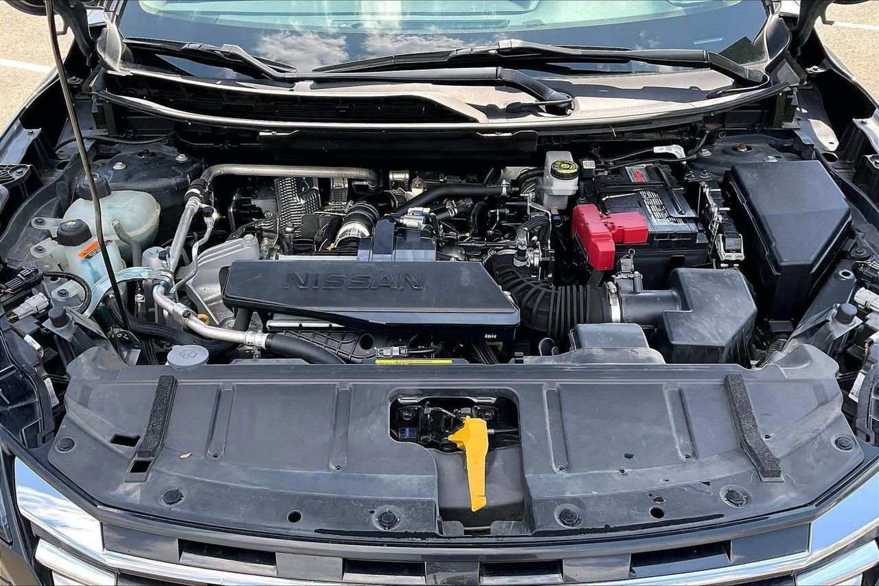 Used 2024 Nissan Rogue S image 37