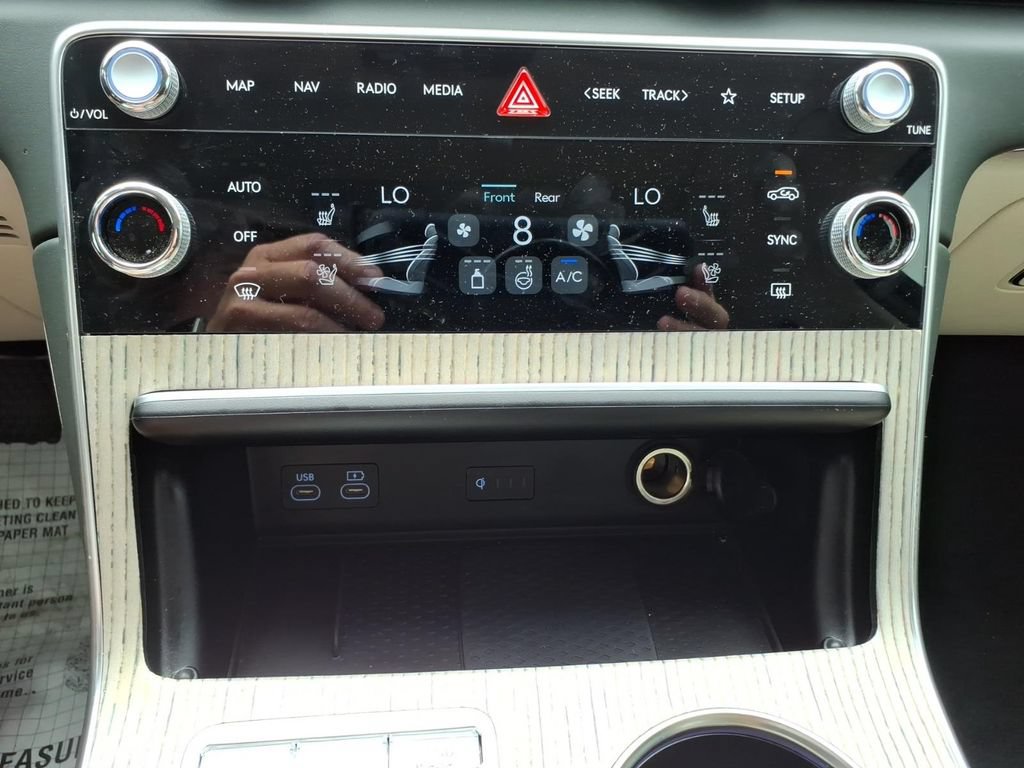 Used 2025 Genesis GV80 2.5T Prestige AWD/4WD image 23