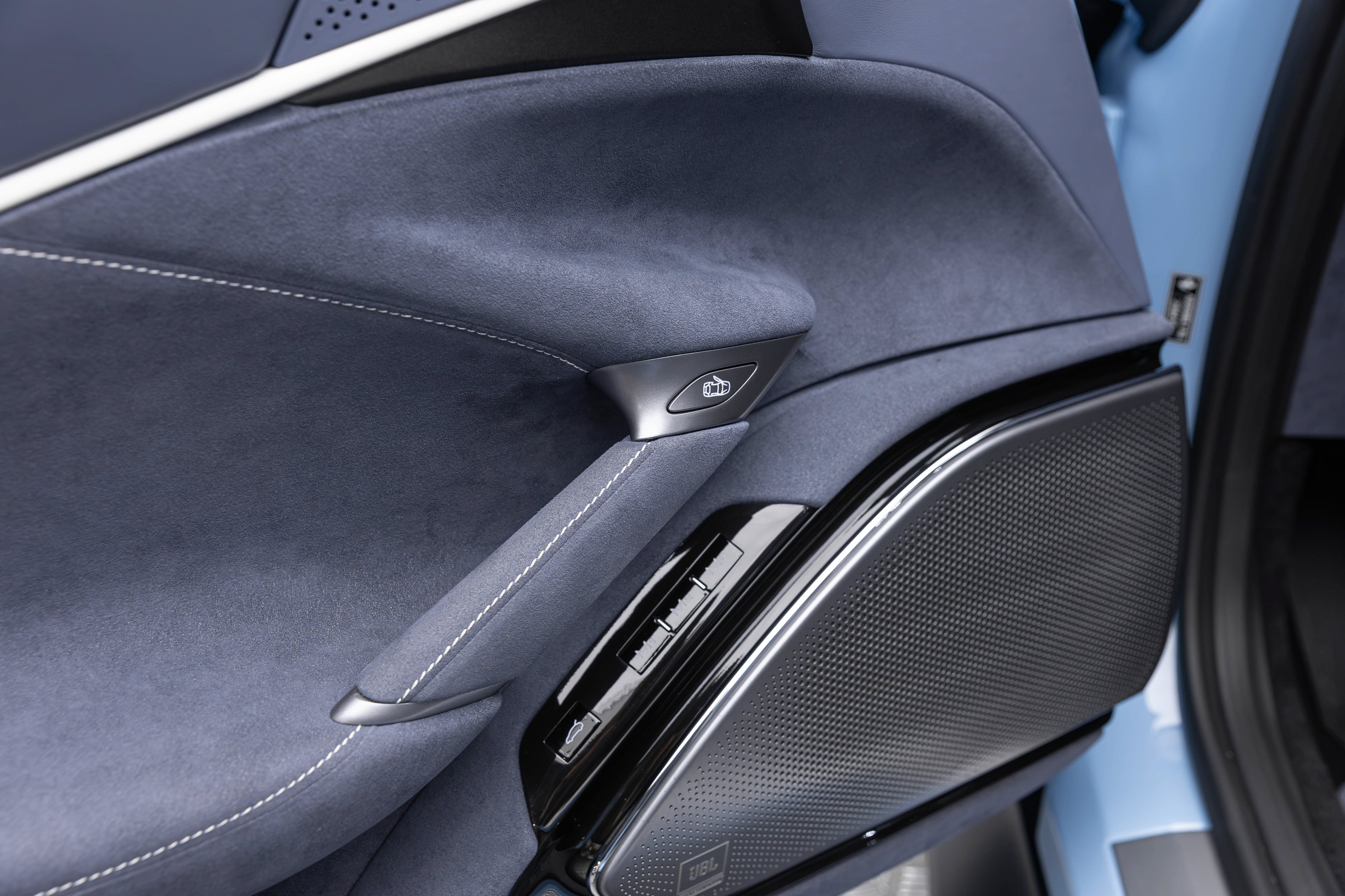 Certified 2025 Ferrari Roma Spider RWD image 13