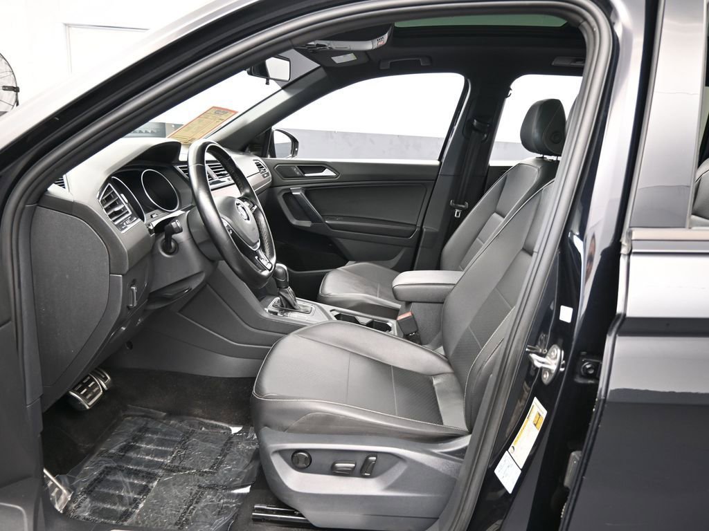 Used 2021 Volkswagen Tiguan SE R-Line image 12