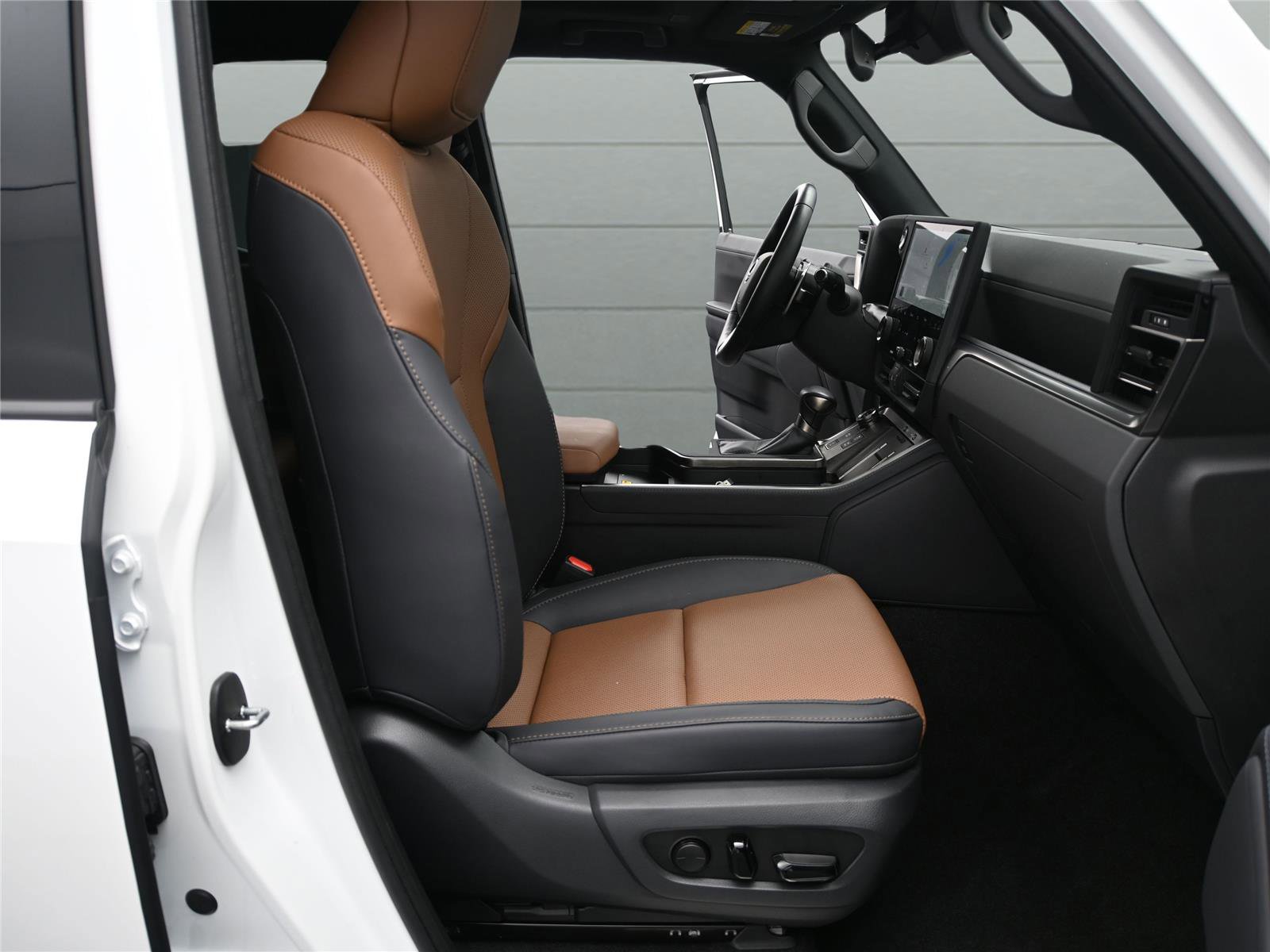 Used 2024 Lexus GX 550 image 16