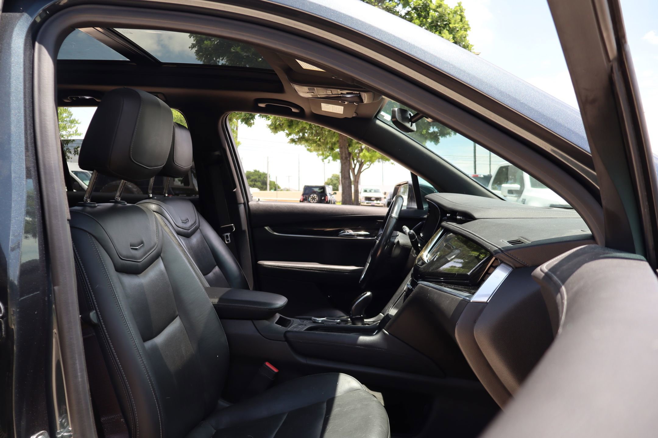 Used 2020 Cadillac XT6 Premium Luxury FWD image 32