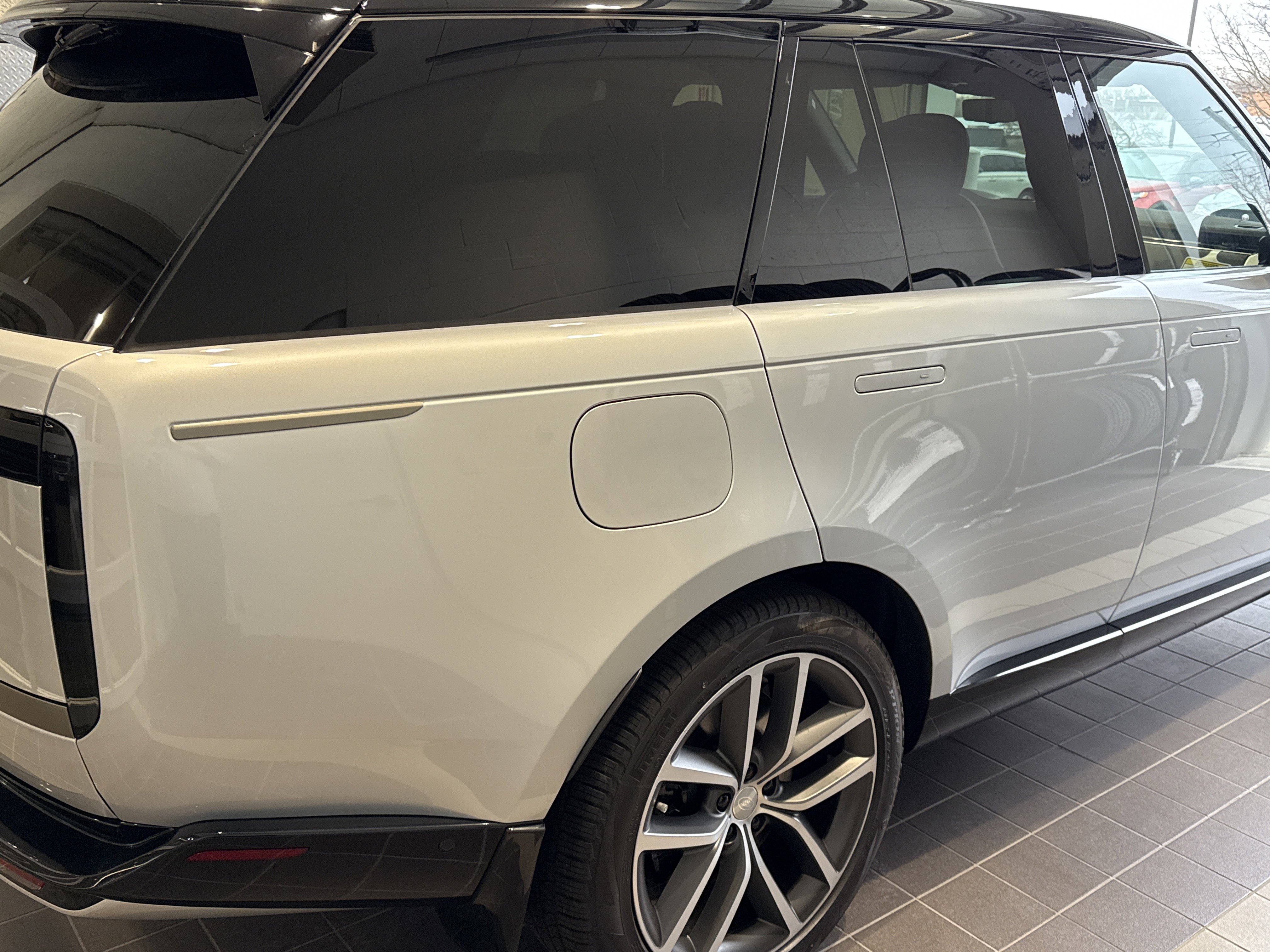 New 2025 Land Rover Range Rover SE image 5