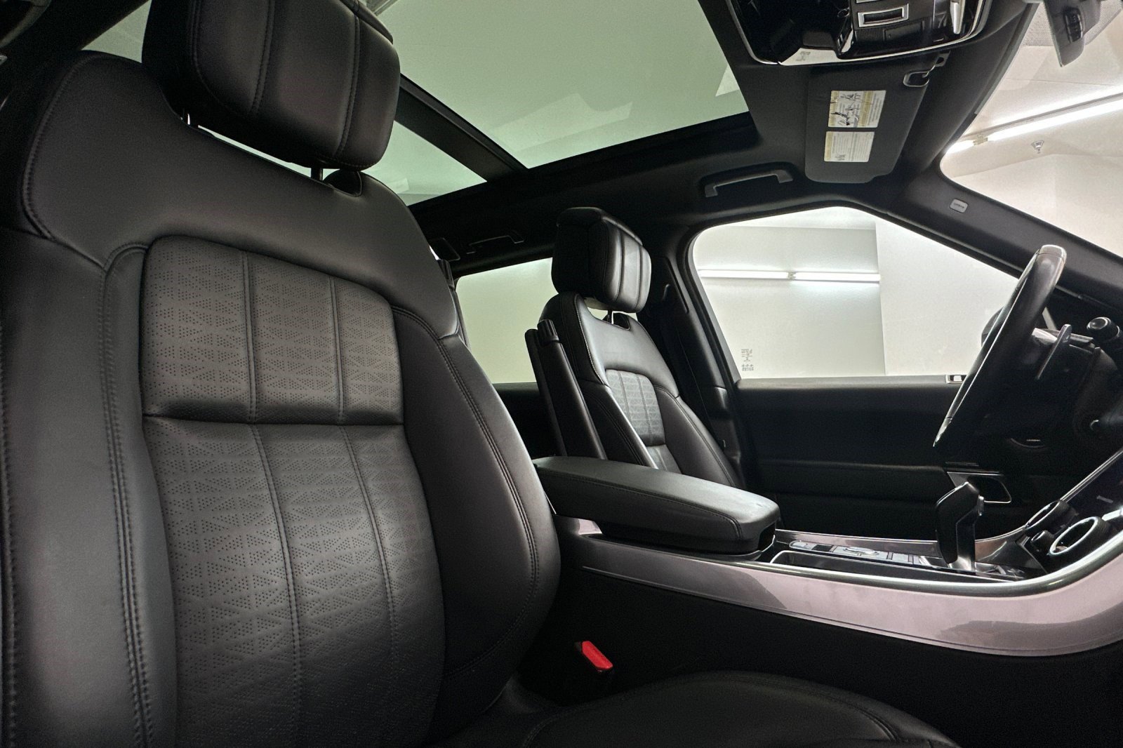 Used 2019 Land Rover Range Rover Sport HSE Dynamic image 32