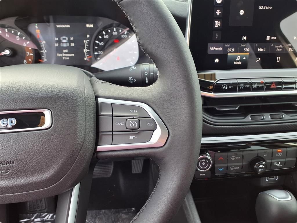 New 2026 Jeep Compass Latitude image 11