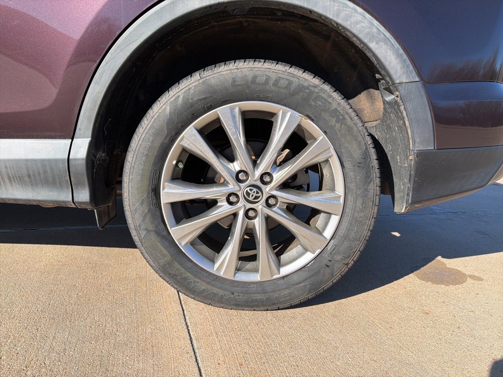 Used 2018 Toyota RAV4 Limited image 13