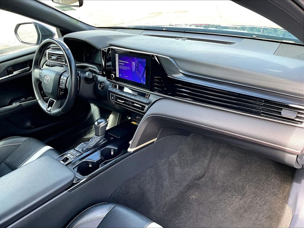 Used 2025 Toyota Camry SE FWD image 13