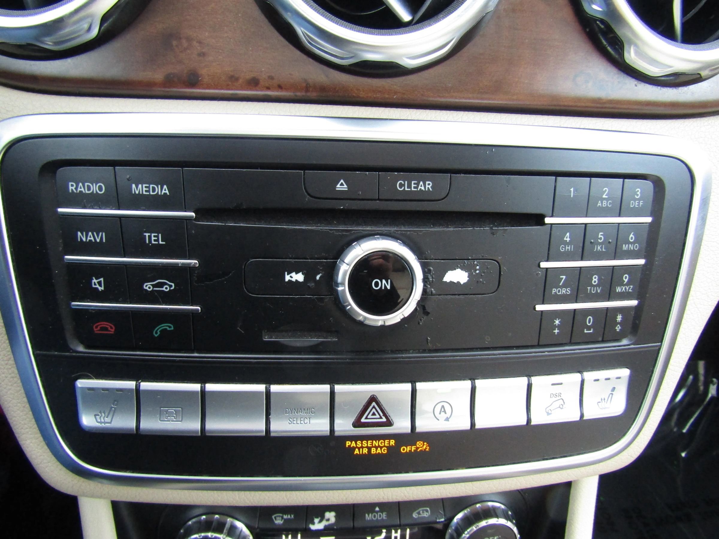 Used 2020 Mercedes-Benz GLA 250 4MATIC w/ Premium Package image 28